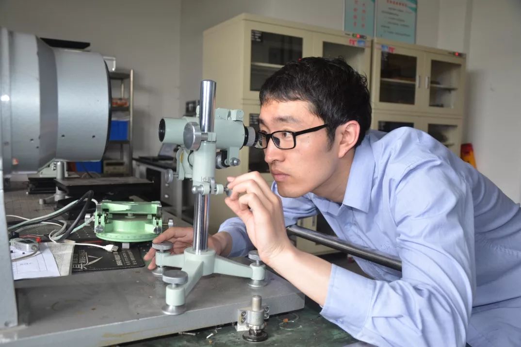 【兵裝青年標(biāo)兵①】華中光電楊龍:一個(gè)“精密”的90后