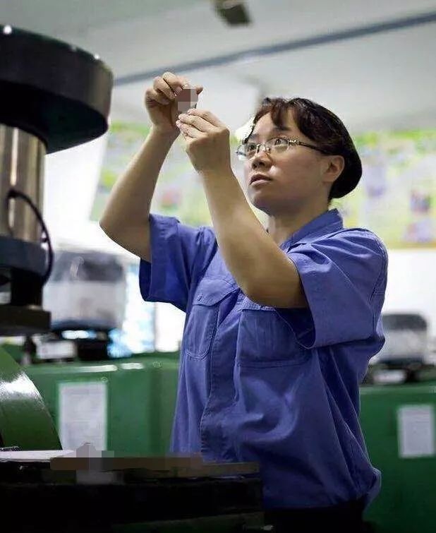 【最美兵裝人<30>】長江電工周克容:盛開的“科研玫瑰”