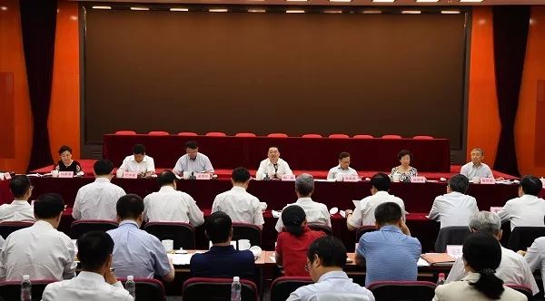 國資委與中央企業(yè)簽訂經(jīng)營業(yè)績責(zé)任書，郝鵬強(qiáng)調(diào)要全力以赴穩(wěn)增長切實發(fā)揮好“穩(wěn)定器”作用