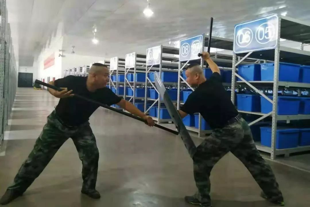 百般呵護(hù) 千件裝備 萬無一失【強軍首責(zé)·閱兵保障③】