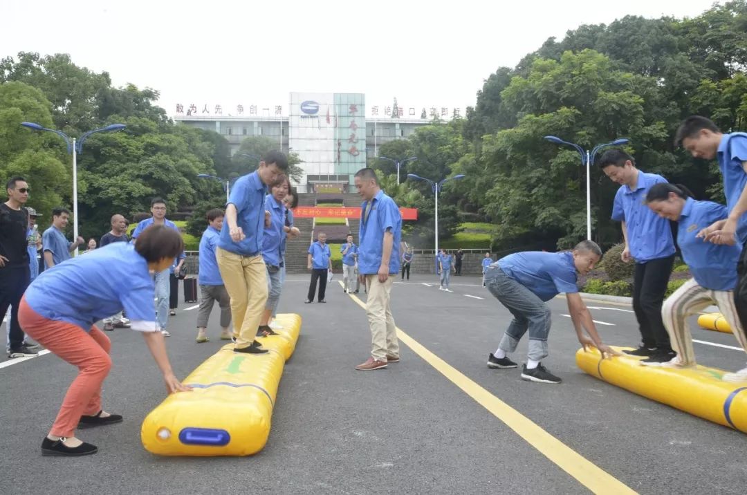 華南光電:打通黨建工作與生產(chǎn)經(jīng)營(yíng)“任督二脈”【堡壘行動(dòng)·融入中心<1>】