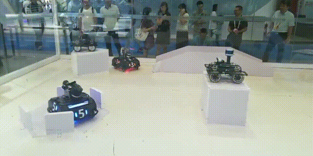 實力跨界，瞧瞧他們的機器人家族