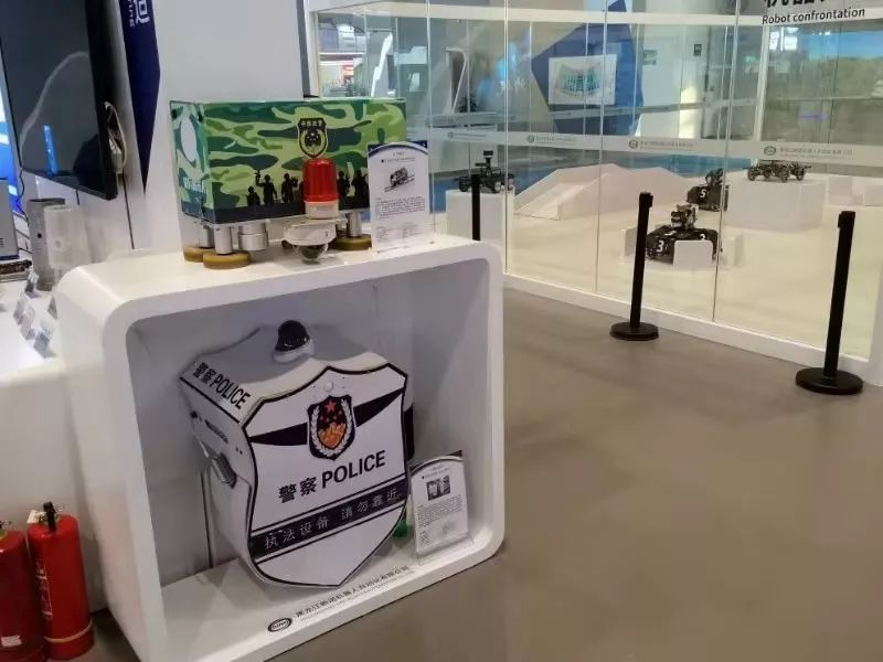 實力跨界，瞧瞧他們的機器人家族